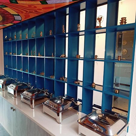 Bay Breeze Suites Csennai Kültér fotó