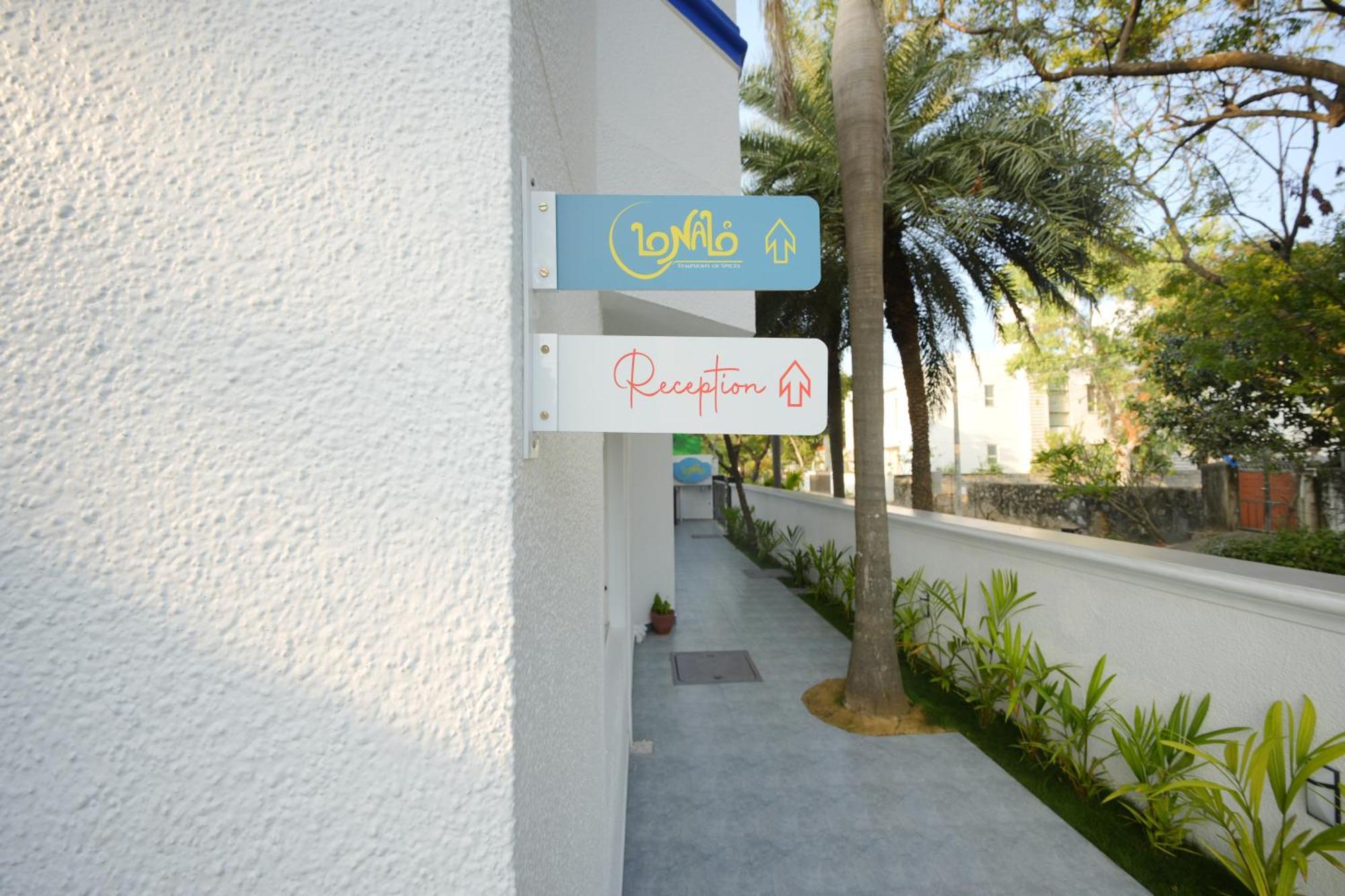 Bay Breeze Suites Csennai Kültér fotó