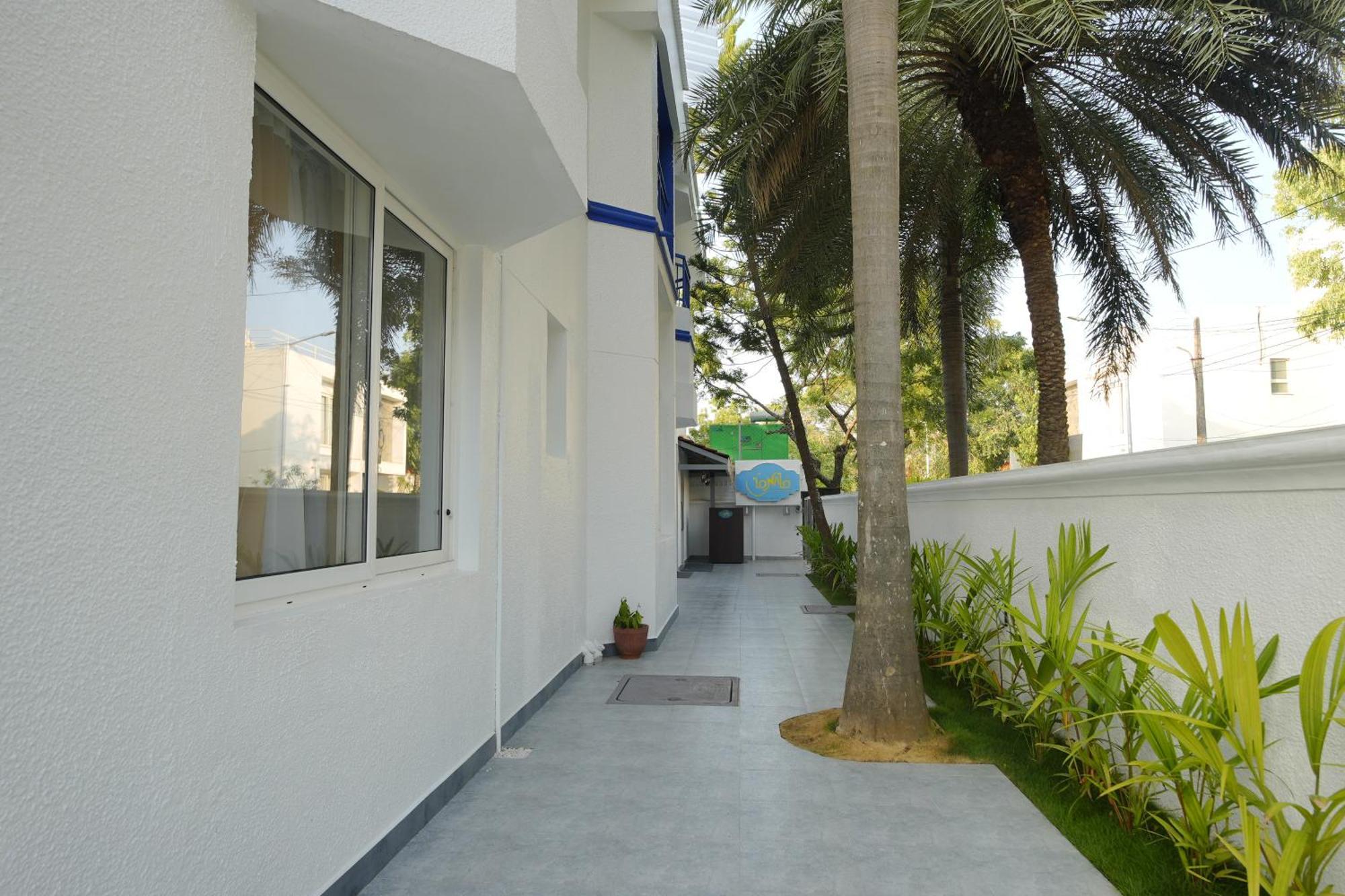 Bay Breeze Suites Csennai Kültér fotó