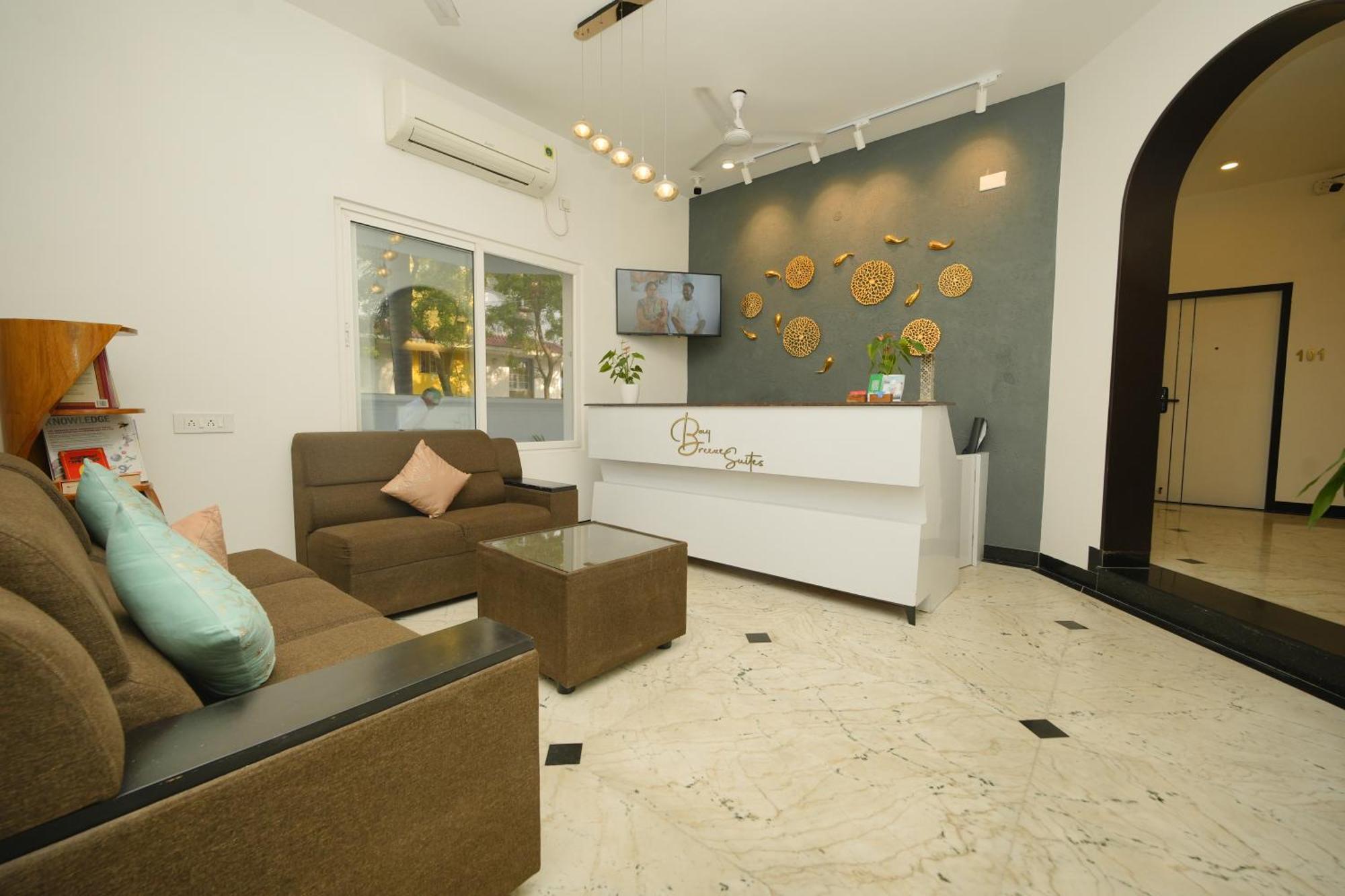 Bay Breeze Suites Csennai Kültér fotó