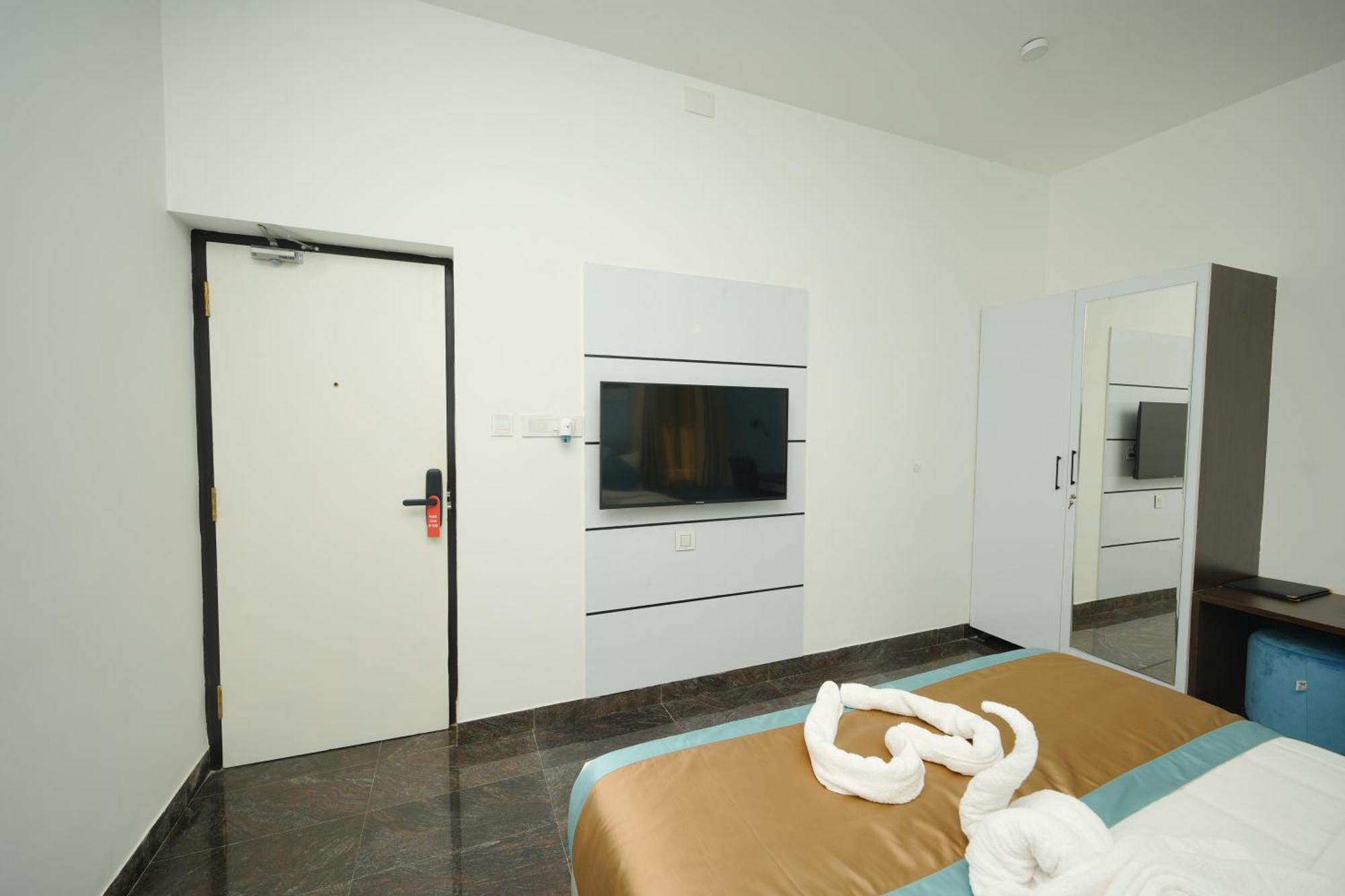 Bay Breeze Suites Csennai Kültér fotó