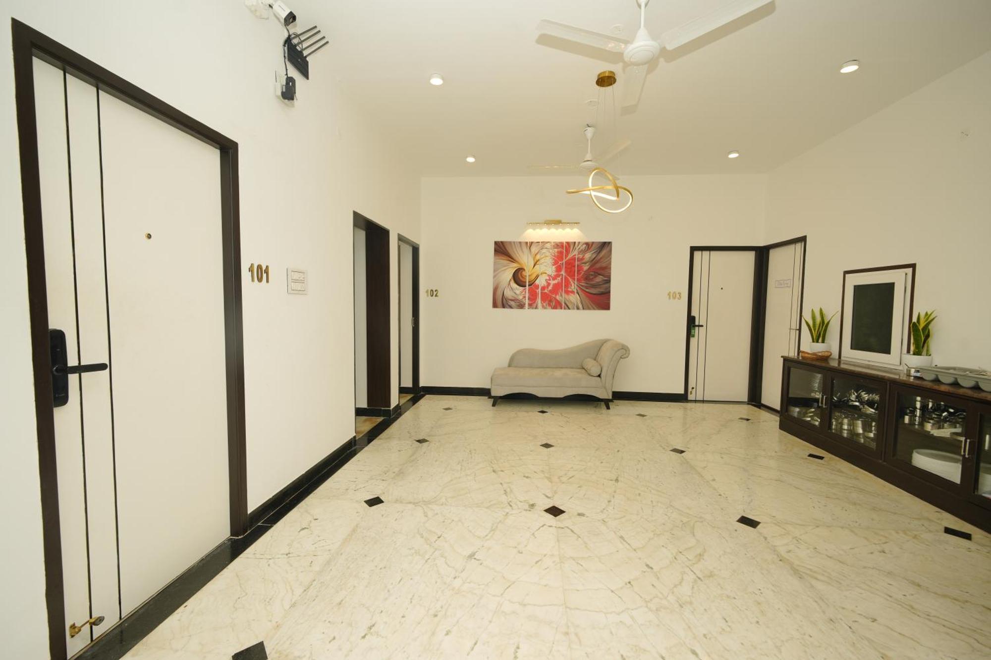 Bay Breeze Suites Csennai Kültér fotó