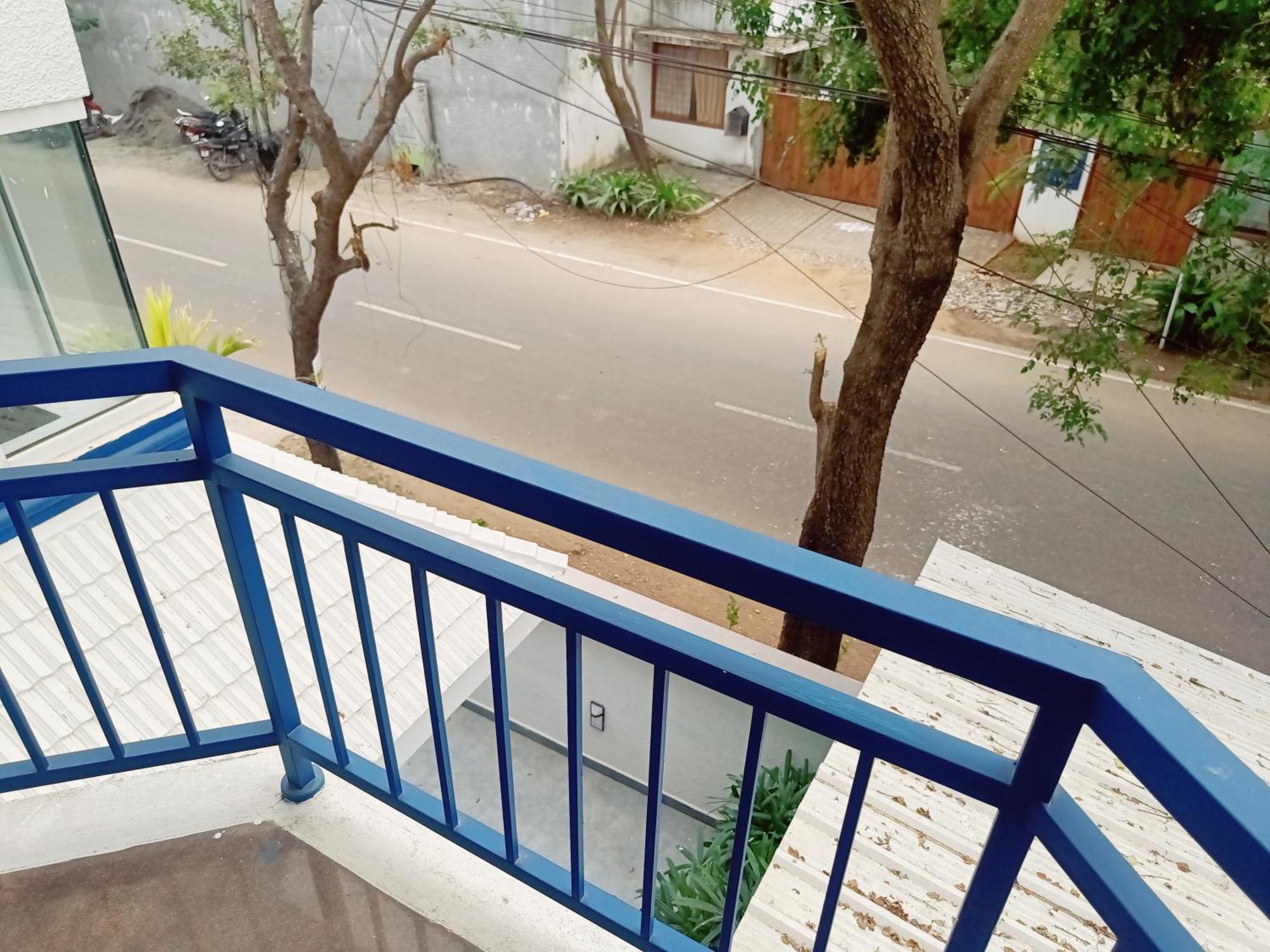 Bay Breeze Suites Csennai Kültér fotó