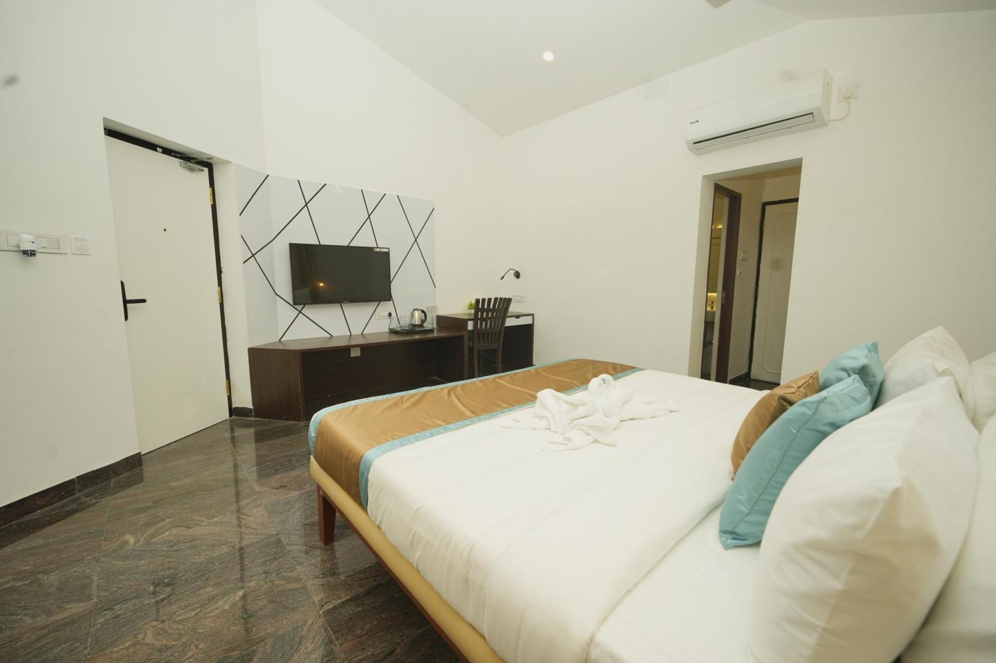 Bay Breeze Suites Csennai Kültér fotó