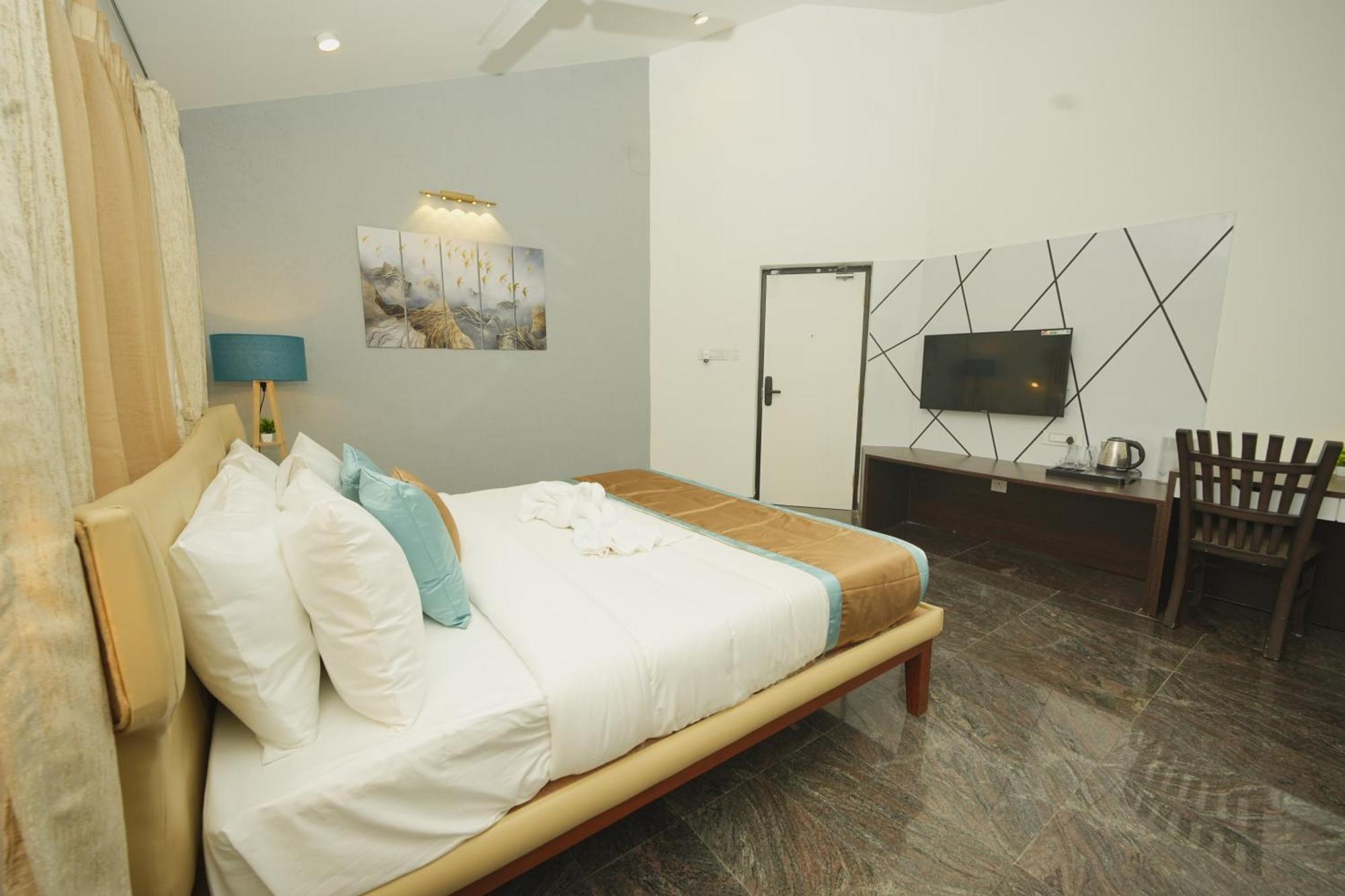 Bay Breeze Suites Csennai Kültér fotó