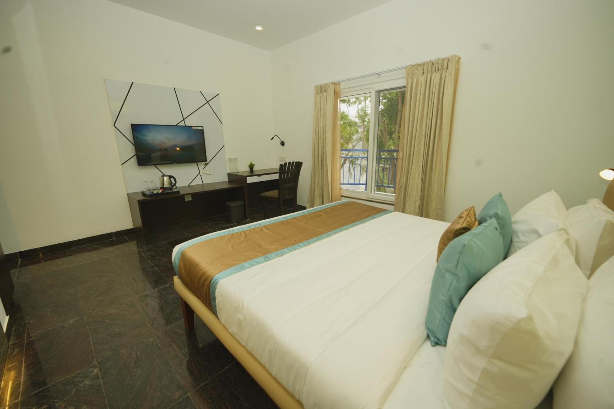 Bay Breeze Suites Csennai Kültér fotó