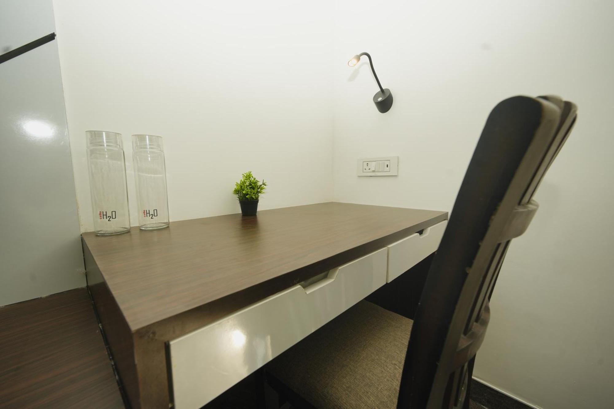 Bay Breeze Suites Csennai Kültér fotó