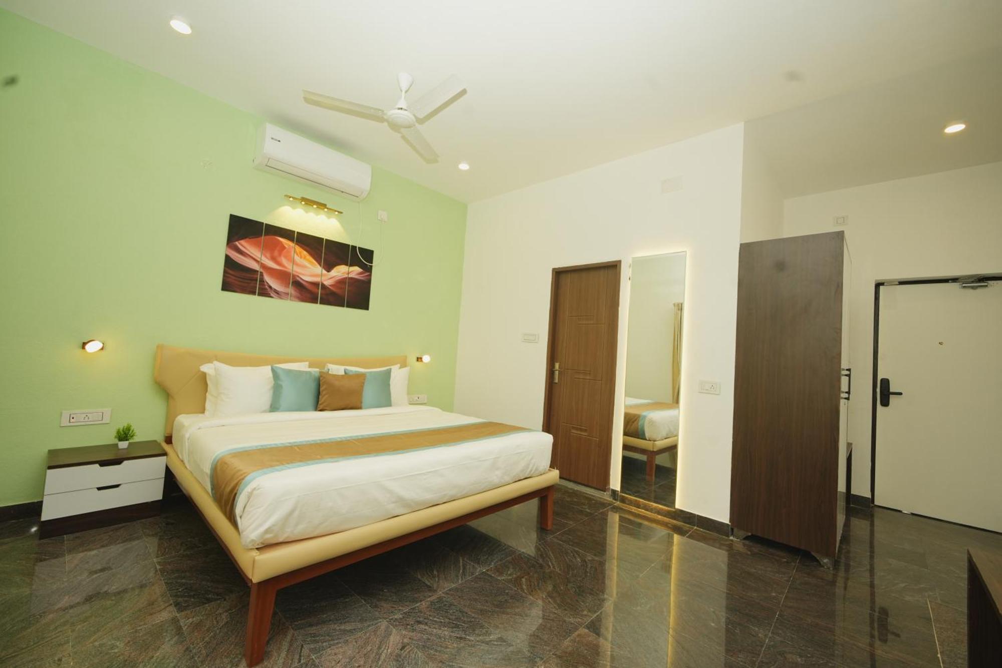 Bay Breeze Suites Csennai Kültér fotó