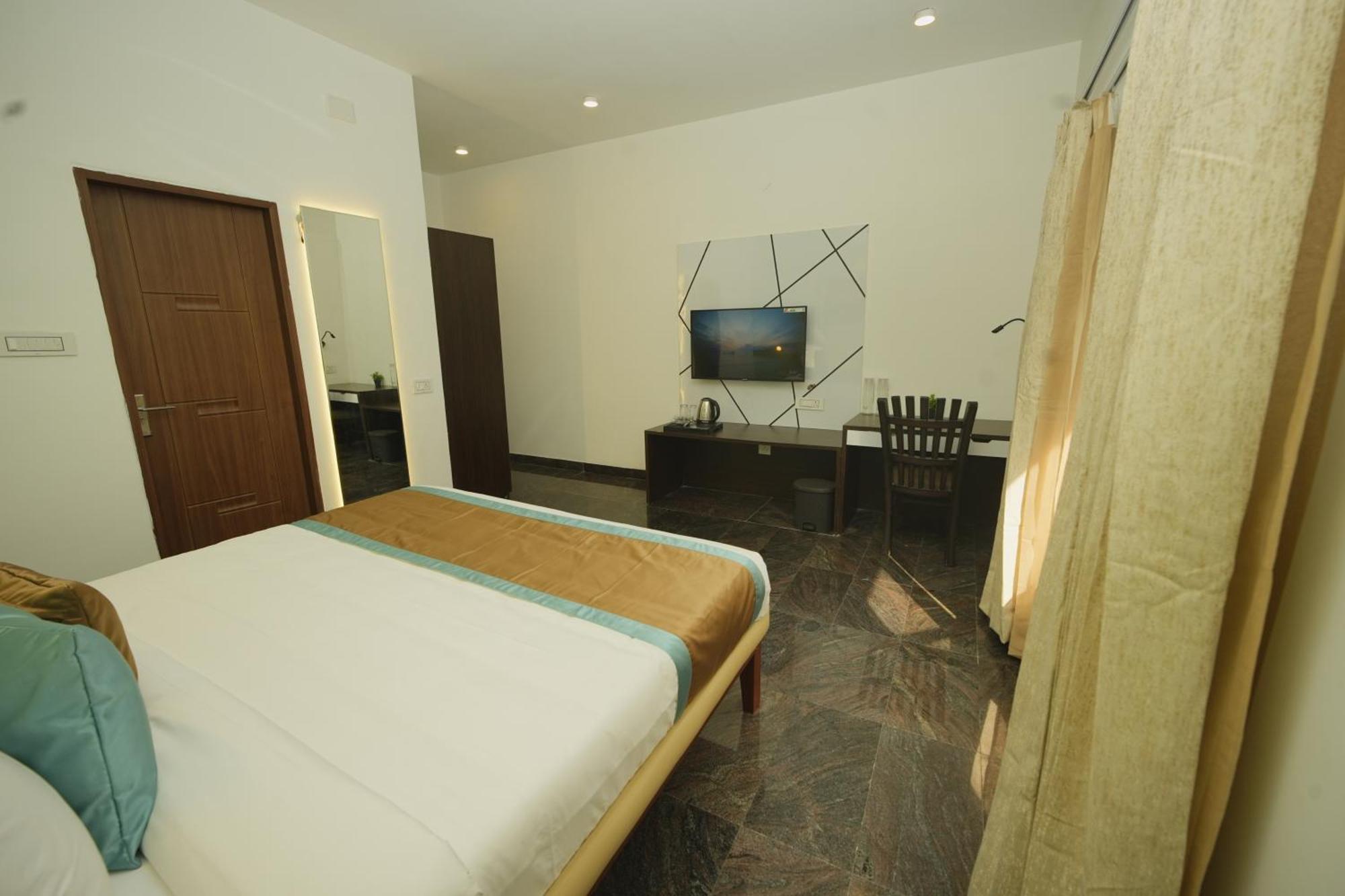 Bay Breeze Suites Csennai Kültér fotó